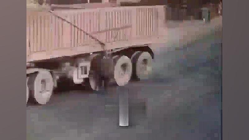 مرد چینی چنان در کارش عجله داش...