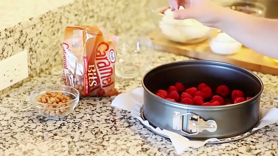 چیزكیك شكلات و كارامل تمشك