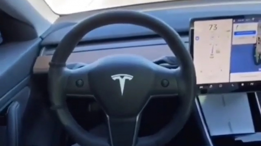 چطور هنگام رانندگی پیتزا بخوری...