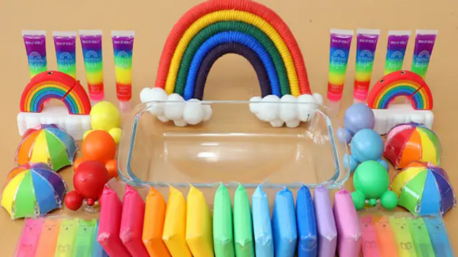 مخلوط کردن لوازم آرایشی رنگین...