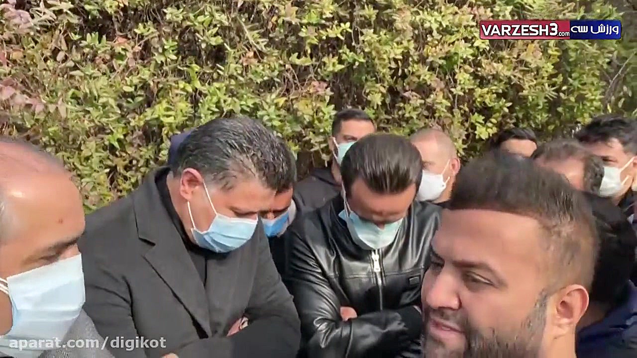 علی دایی و علی کریمی بر مزار م...