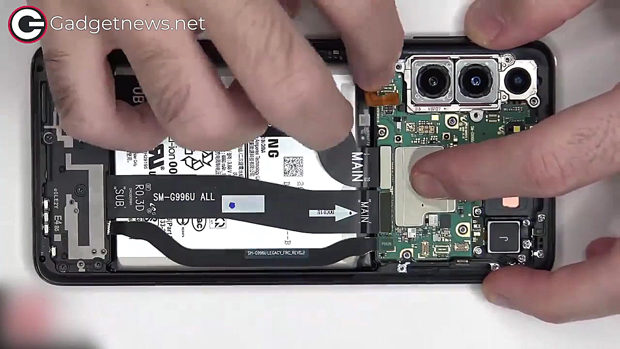 کالبدشکافی گلکسی اس ۲۱ پلاس