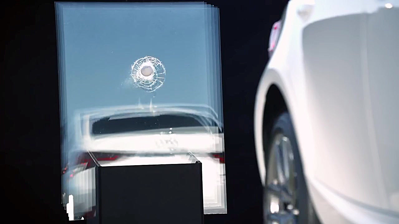 اسلوموشن شلیک توپ توسط لکسس IS...