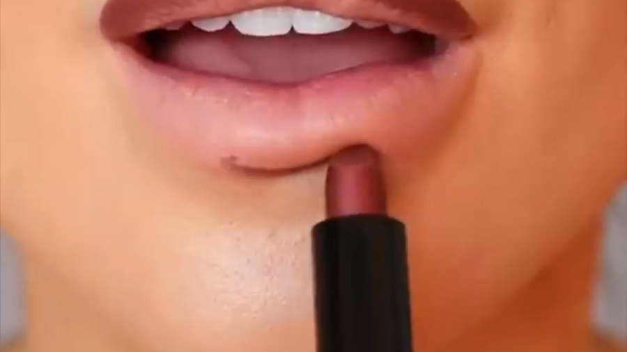 نحوه استفاده از رژ لب به طور ک...