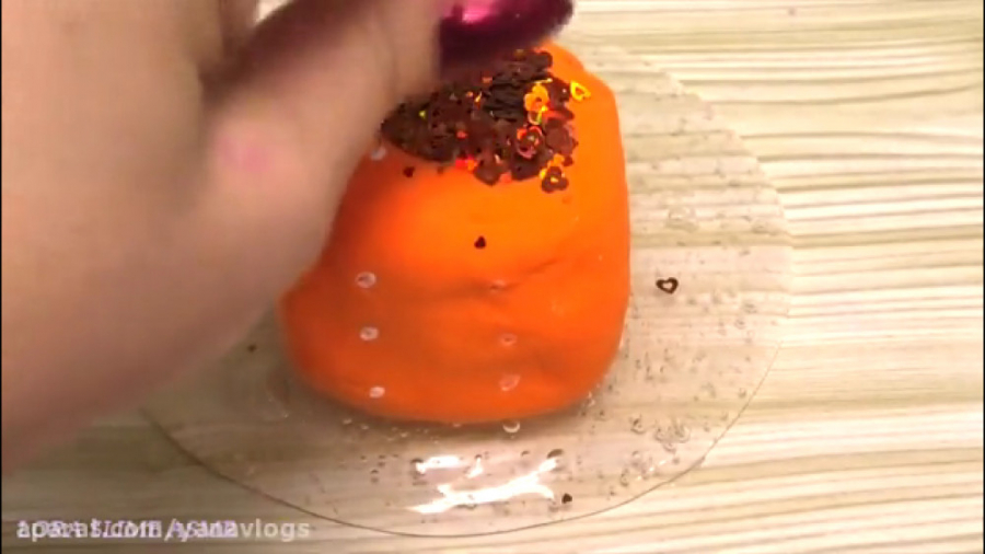 مخلوط اکلیل اسلایم و رنگ با اس...