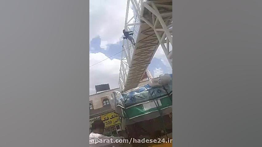 خودکشی ناموفق دختری از بالای پ...