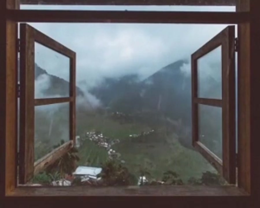 استوری تماشای باران از پشت پنج...