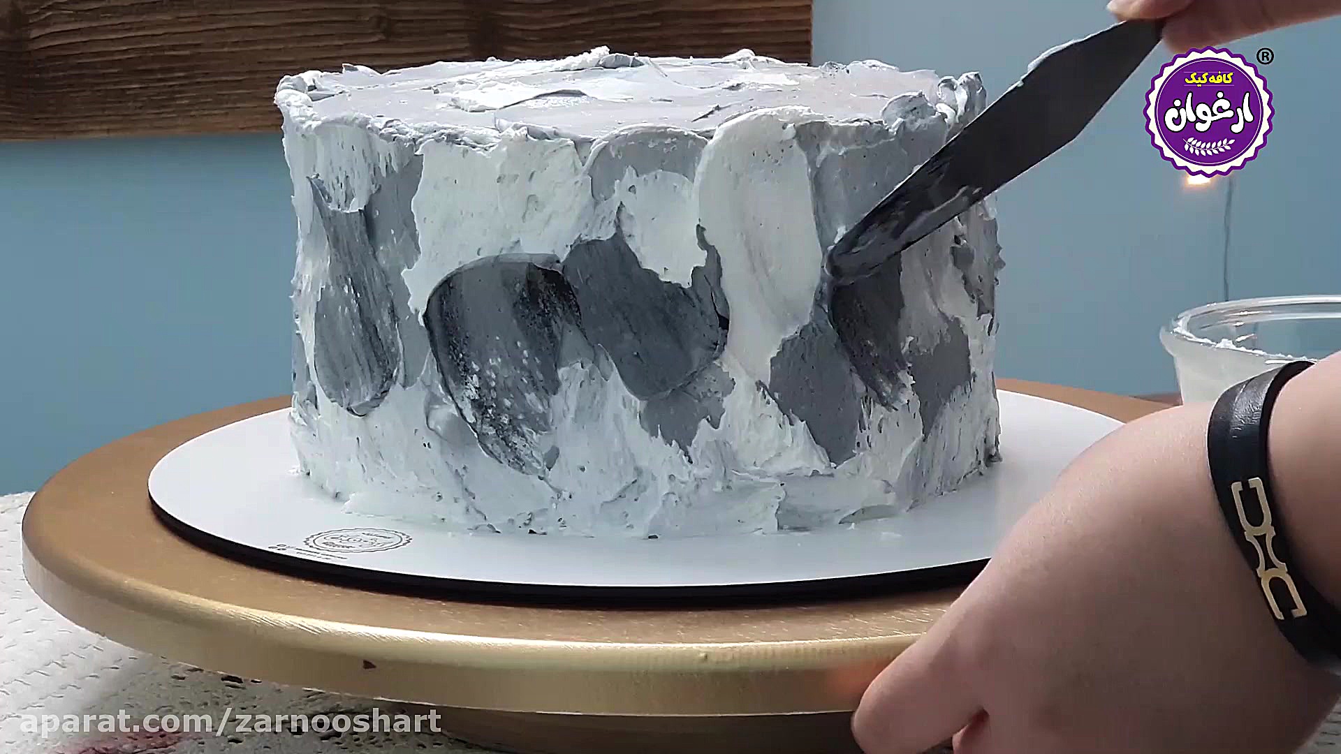 تزیین کیک خامه ای مدرن دیزاینر...