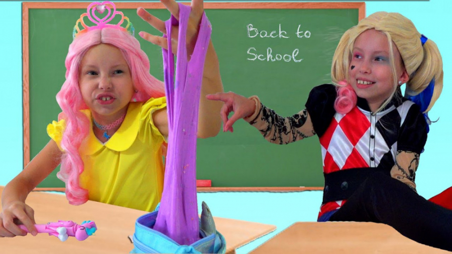 نمایش هارلی کویین و باربی