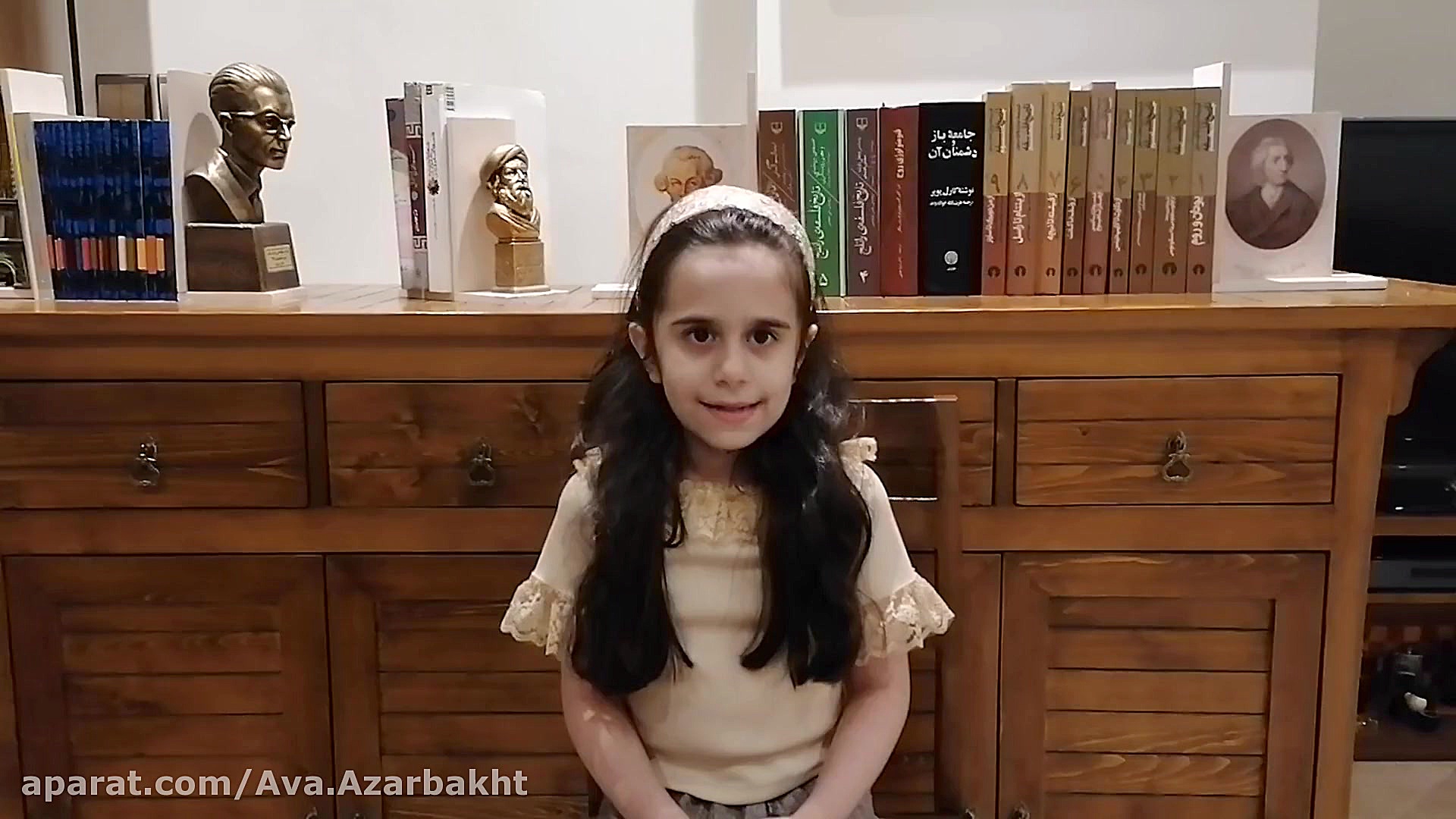 معرفی منظومه شمسی توسط آوا آذر...