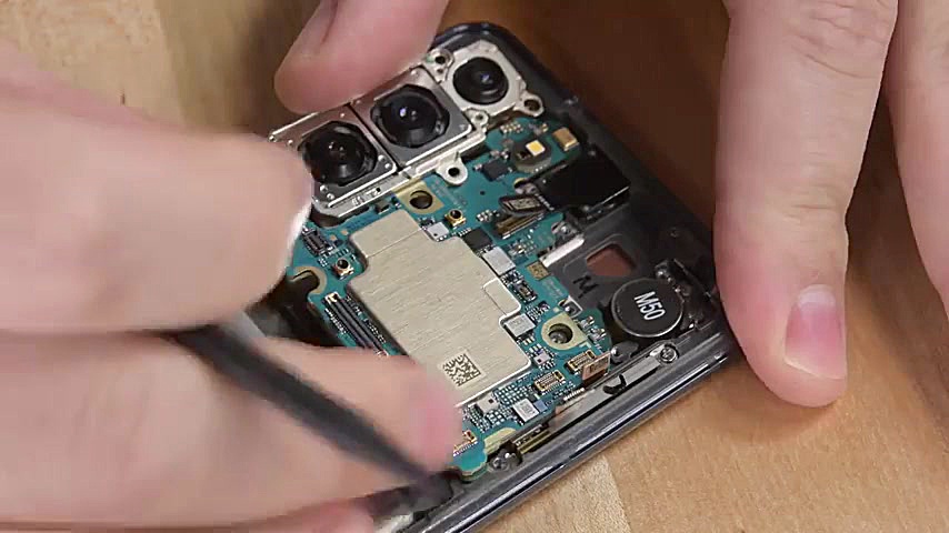 ویدیو کالبدشکافی گوشی گلکسی S2...