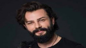 شعر خوندن امیر و باباش در پشت...