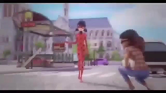 دختر کفشدوزکی و گربه سیاه