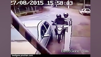 سرقت نا موفق از یک پلیس دوربین...