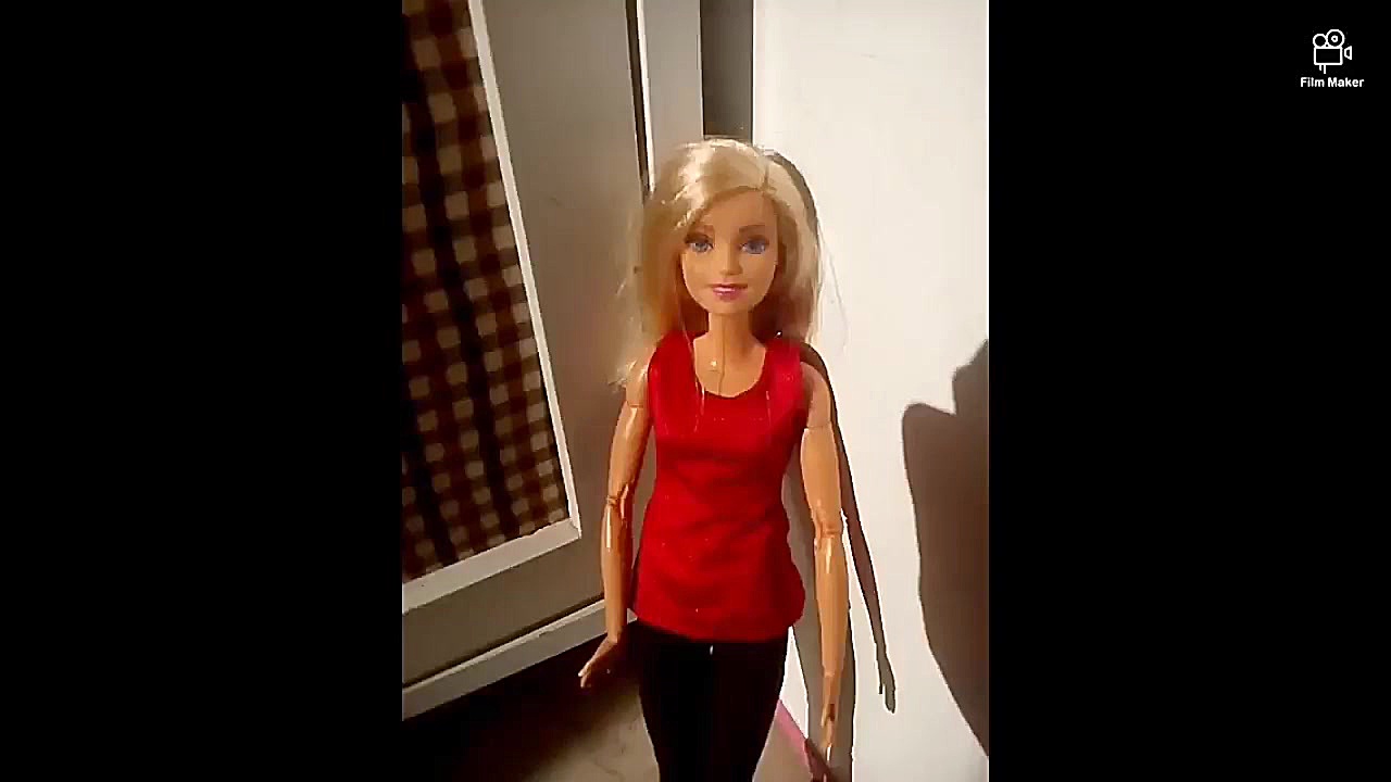 یک فیلم کوتایی از باربی یوگا ج...