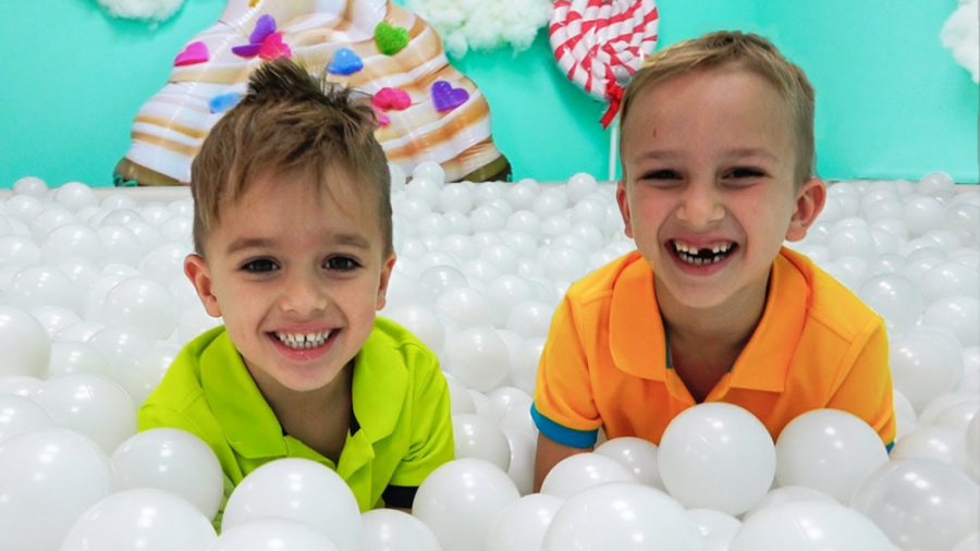 بازی در موزه | ولاد و نیکیتا (...