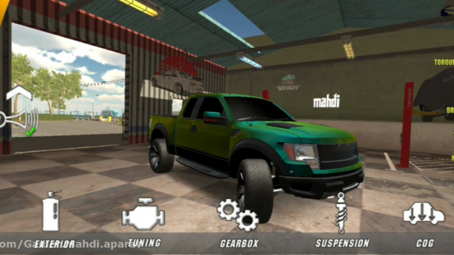 تک چرخ زدن ماشین در car parkin...