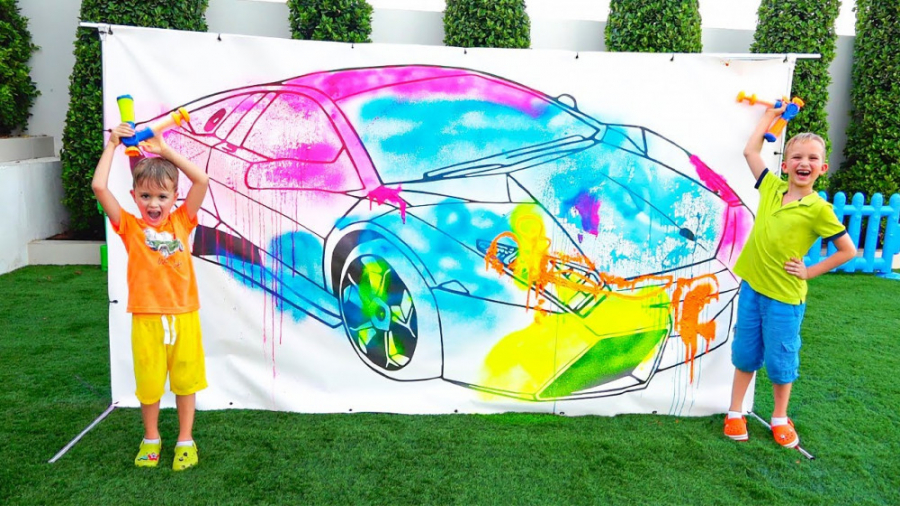 بازی در خارج از خانه با مامان...