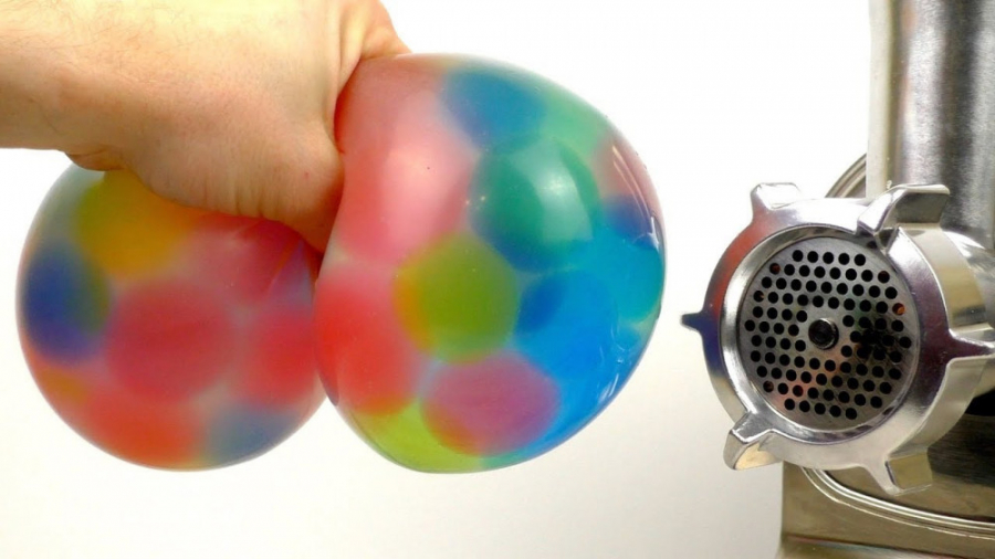 انداختن وسایل مختلف در چرخ گوش...