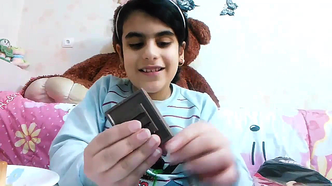 چالش خوردن خوراکی های مختلف