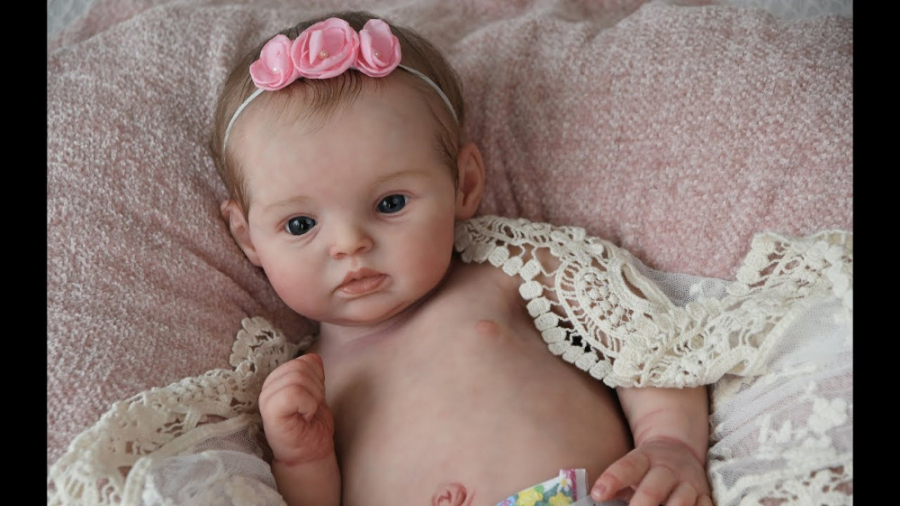 نوزاد کوچولوی عروسکی