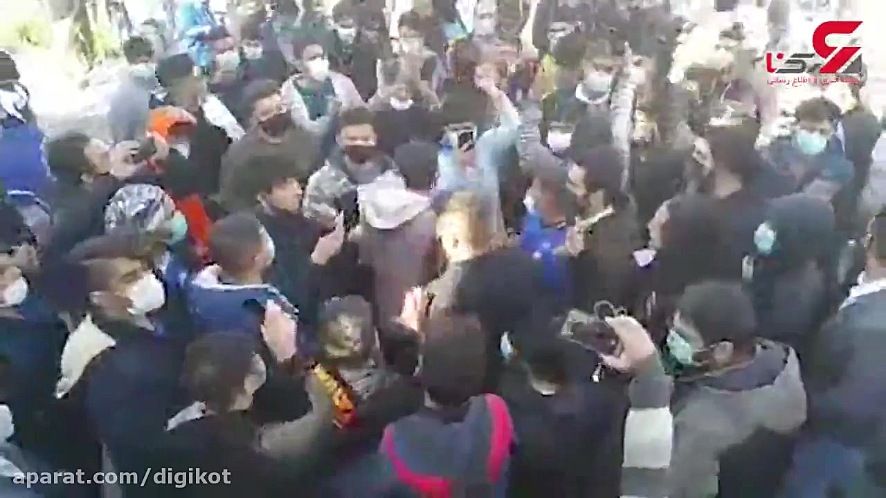 تجمع هواداران استقلال مقابل مج...