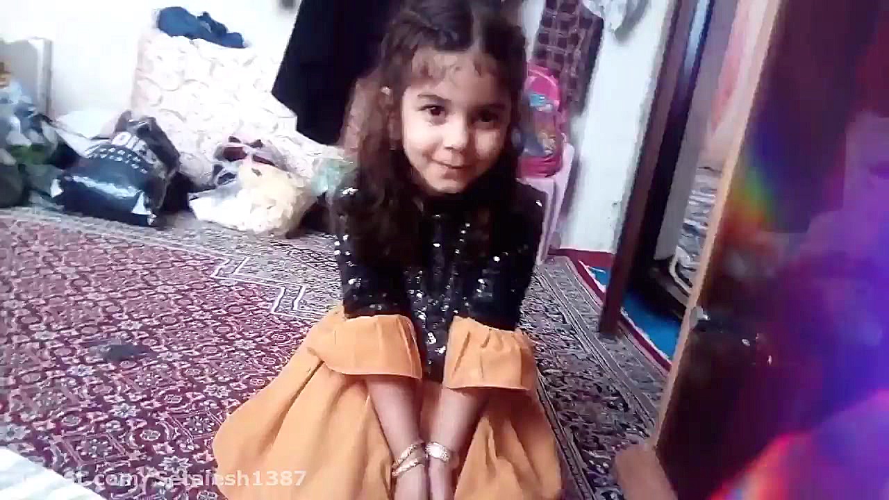 خوردن خوراکی با آیلین