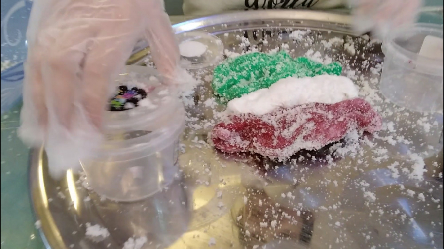 مخلوط برف مصنوعي با اسلایم شفا...