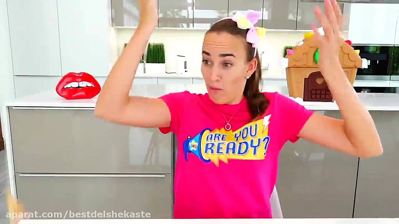 ولاد و نیکی با ماشین بازی می ک...