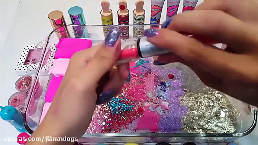 مخلوط کردن لوازم میکاپ و اسلای...