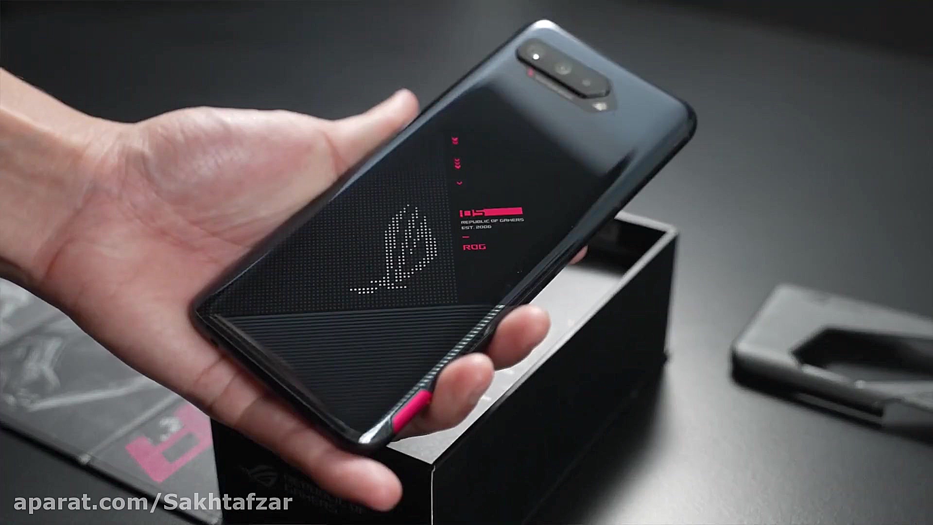 جعبه گشایی گوشی گیمینگ ROG Pho...