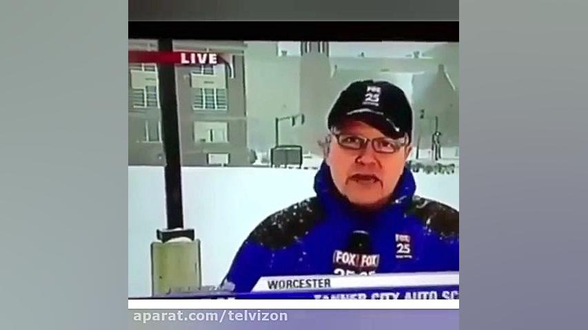 وسط گزارش زنده تلویزیونی، ساقی...