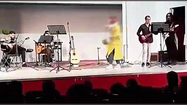 تک خوانی خانم بد حجاب در شهردا...