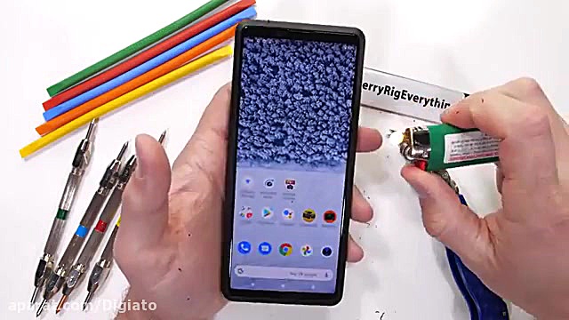 تست مقاومت سونی اکسپریا پرو