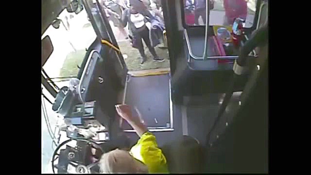 سیلی پسر بچه مسافر توی صورت خا...