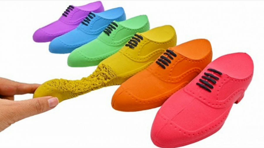 ساخت کفش بزرگ رنگی با ماسه های...