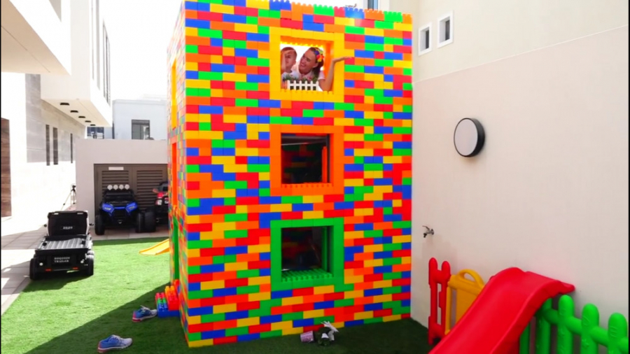 ولد و نیکی بازی با بلوک های اس...