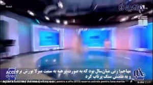 حمله عجیب دختر لخت به مجری معر...