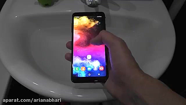 تست ضد آب بودن گلکسی A8