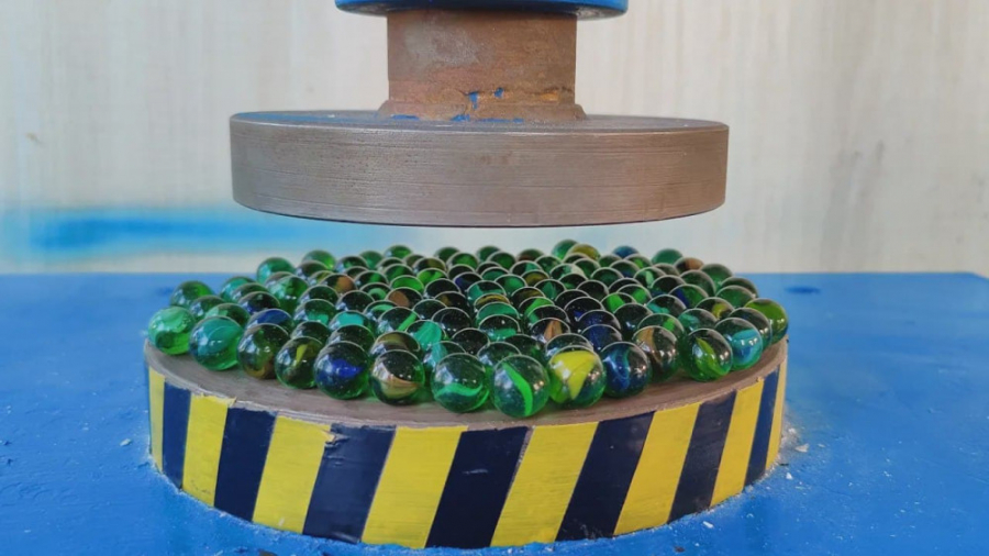 له و پرس کردن اجسام با دستگاه...