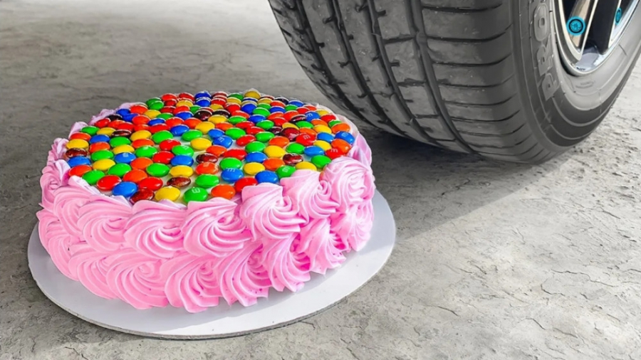 خرد و له کردن اجسام زیر ماشین...