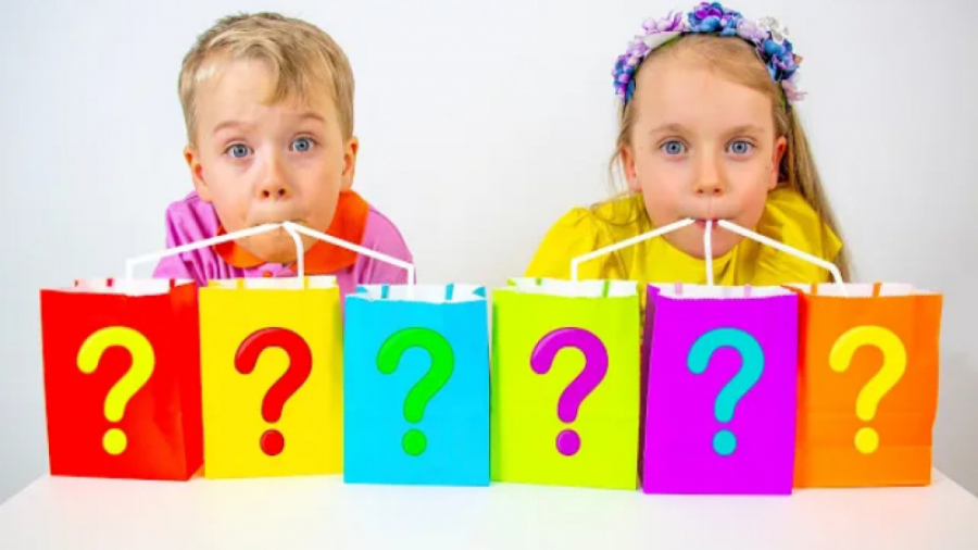 گبی و الکس  چالش آب میوه برای...