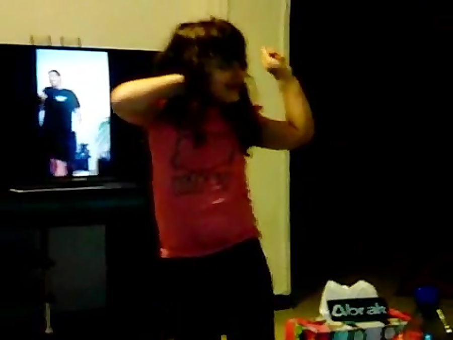 وقتی پیشی واسه باباش می رقصه!