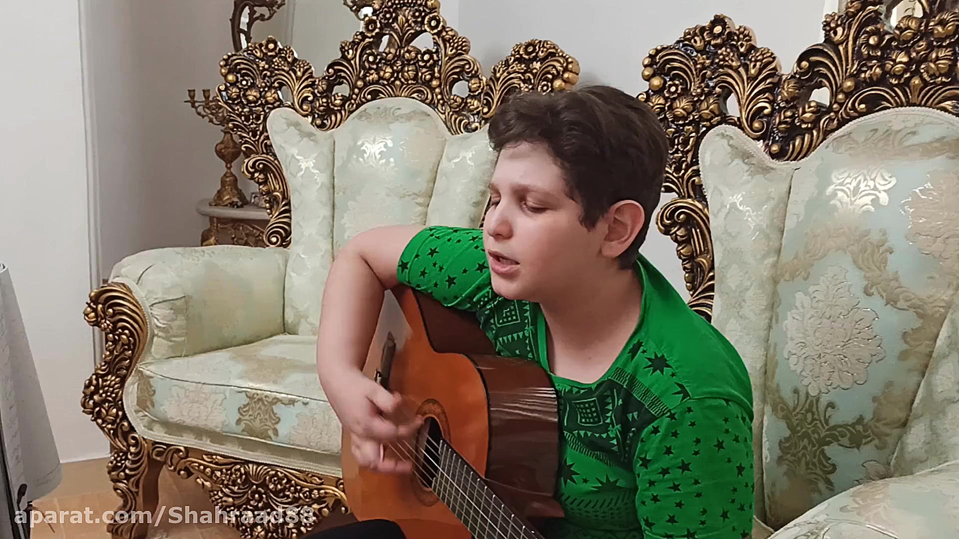 آهنگ دو پنجره از گوگوش با گیتا...