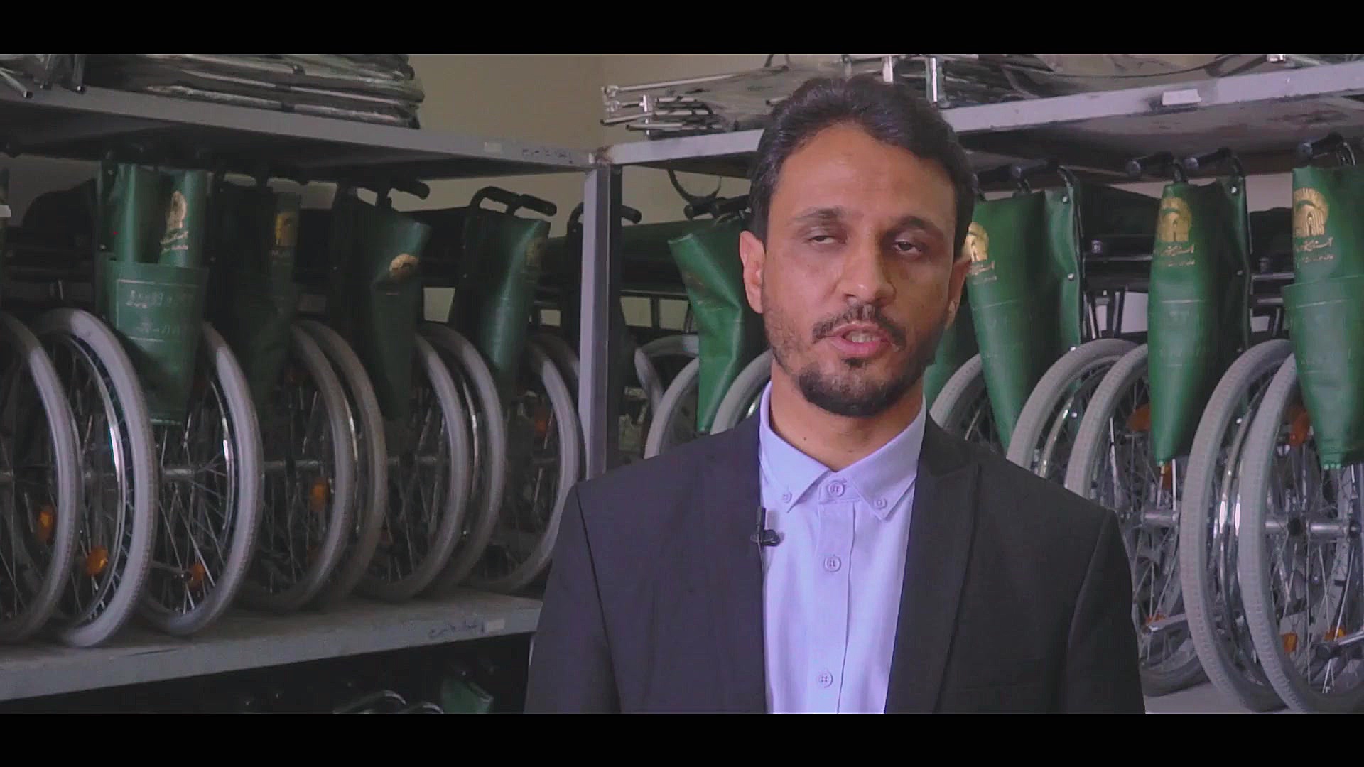 ارائه خدمت به زائران سالمند در...