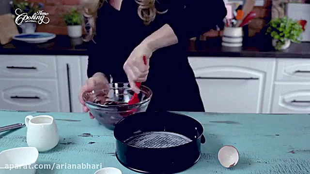 طرز تهیه کیک شکلات با کاور قهو...