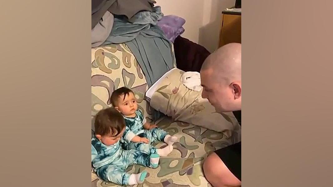 قیافه کودکان ور مقابل پدری که...