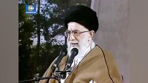 امام خامنه ای: هدف دشمن تغییر...