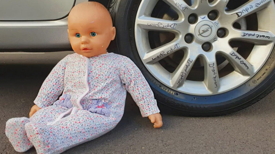 خرد کردن وسایل کیوت  له کردن ا...