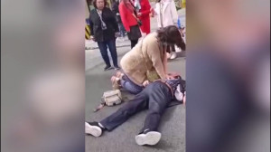 نجات رهگذر از مرگ  چین